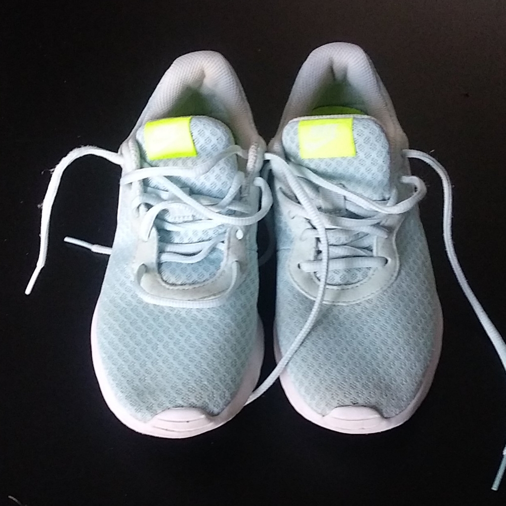 Girls Nike sneakers size 5.5